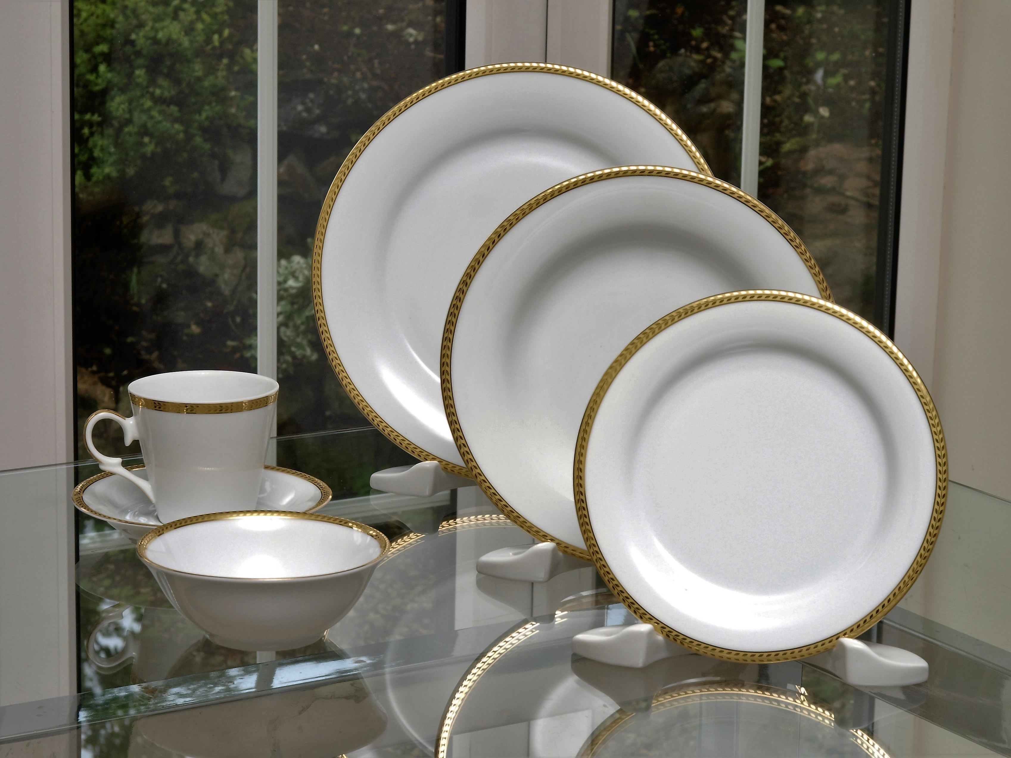 ETERNITY CLASSIC GOLD 28 PIECE DINNER SERVICE