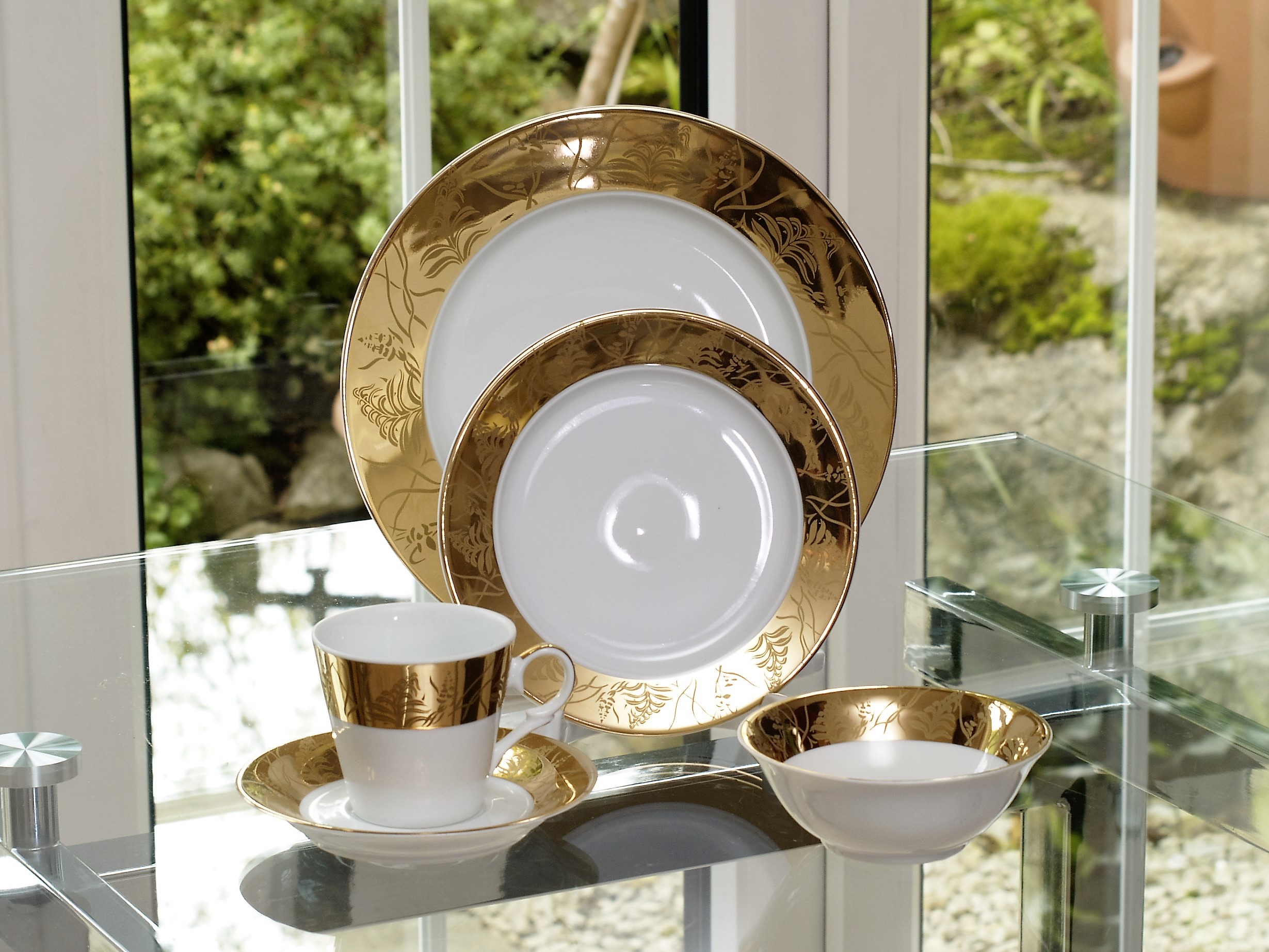 GRANDEUR GOLD 28 PIECE DINNER SERVICE