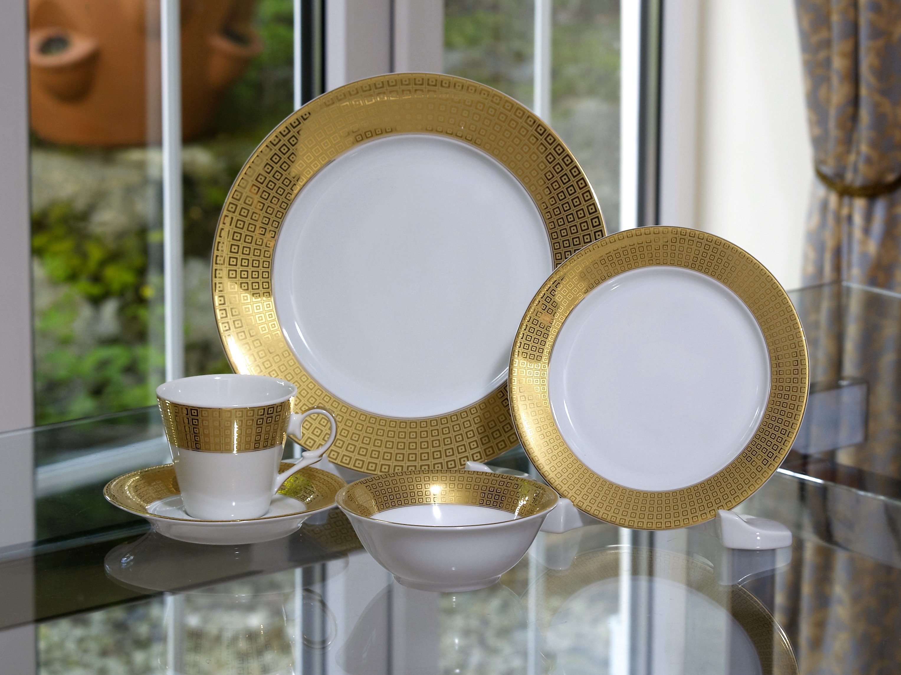 GRANDEUR GOLD SQUARES 28 PIECE DINNER SERVICE