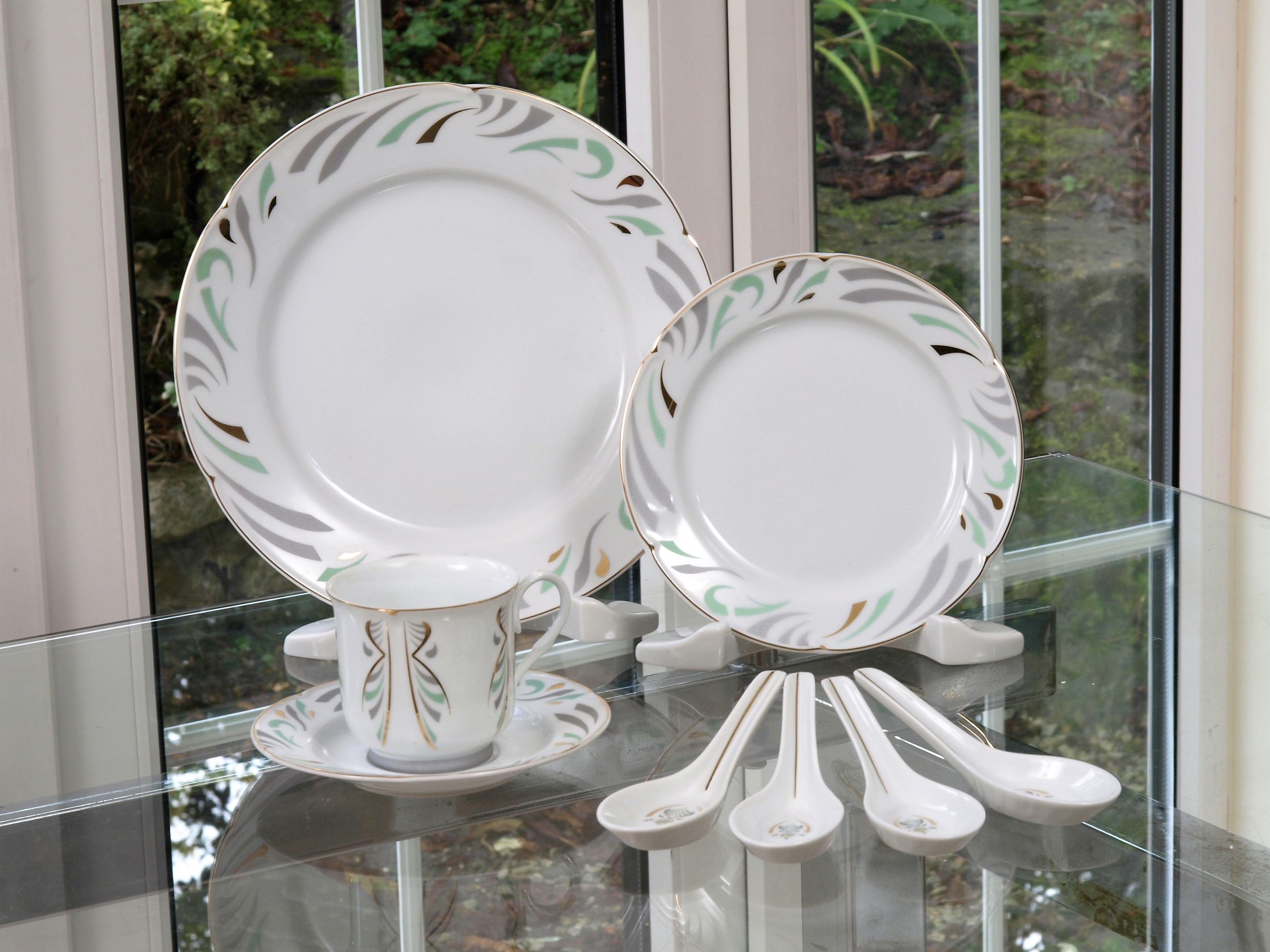 THE OPULENCE 28 PIECE DINNER SERVICE