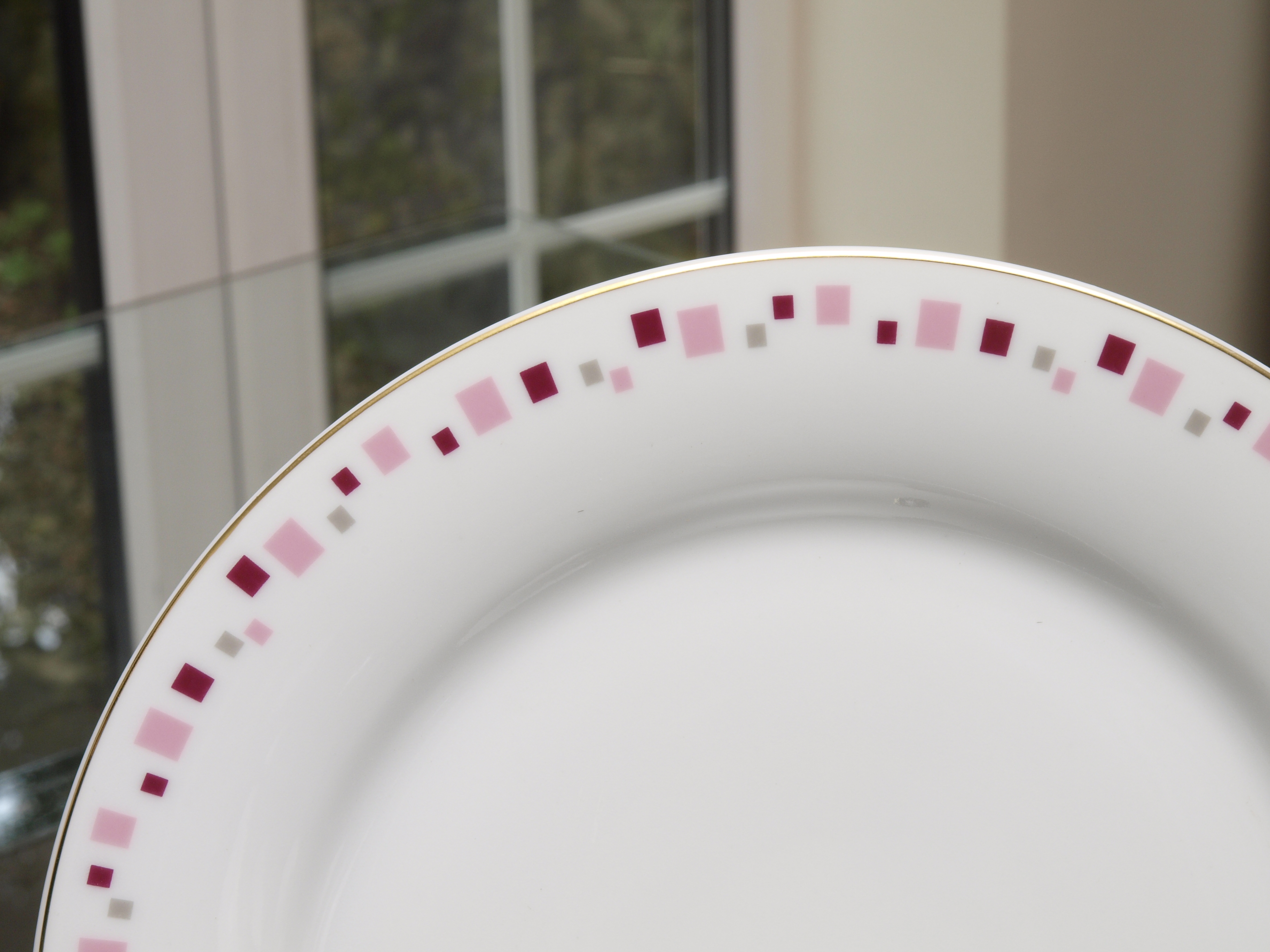 BOSTON PINK 56 PIECE DINNER SERVICE