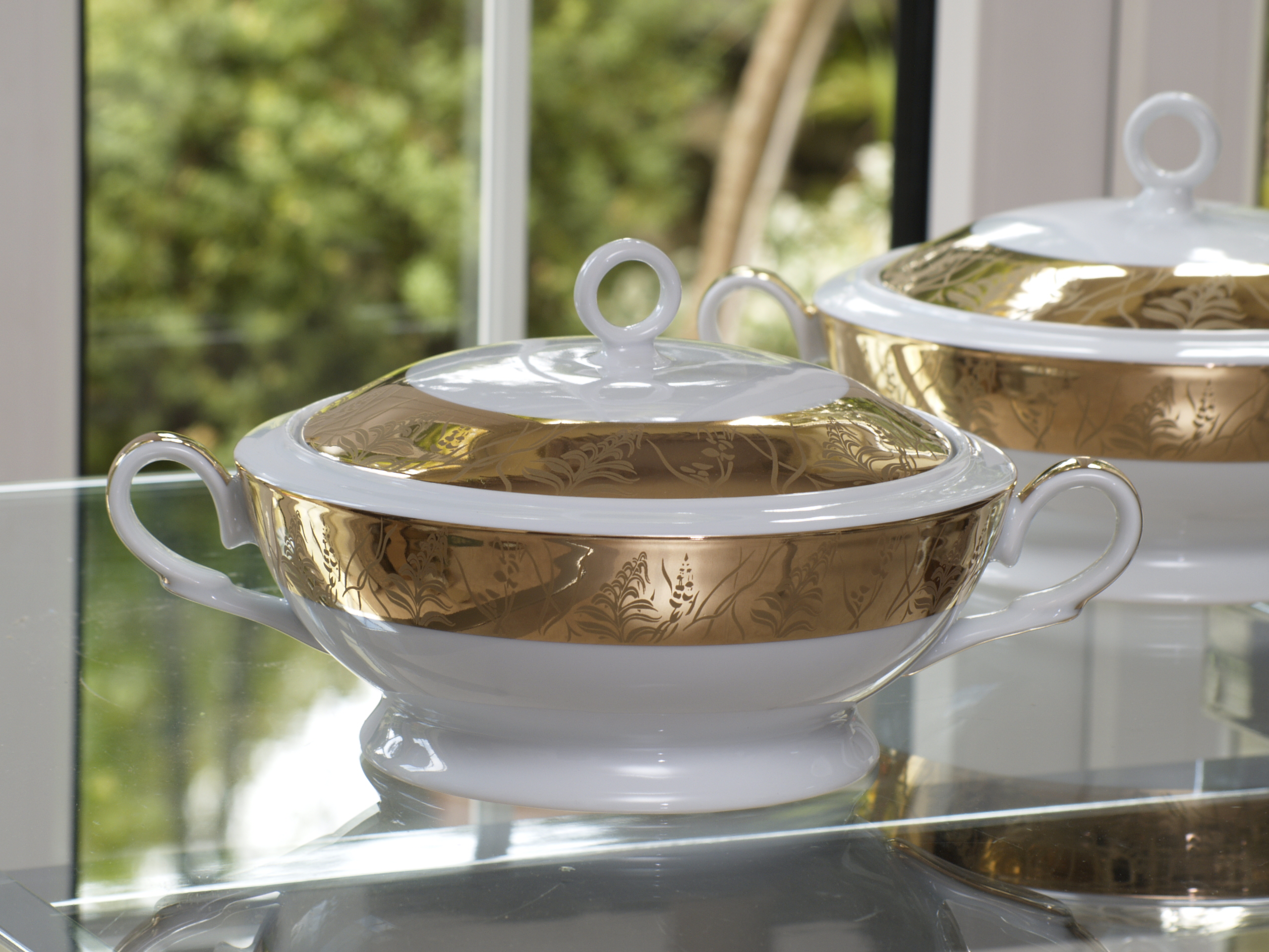 GRANDEUR GOLD 96 PIECE DINNER SERVICE