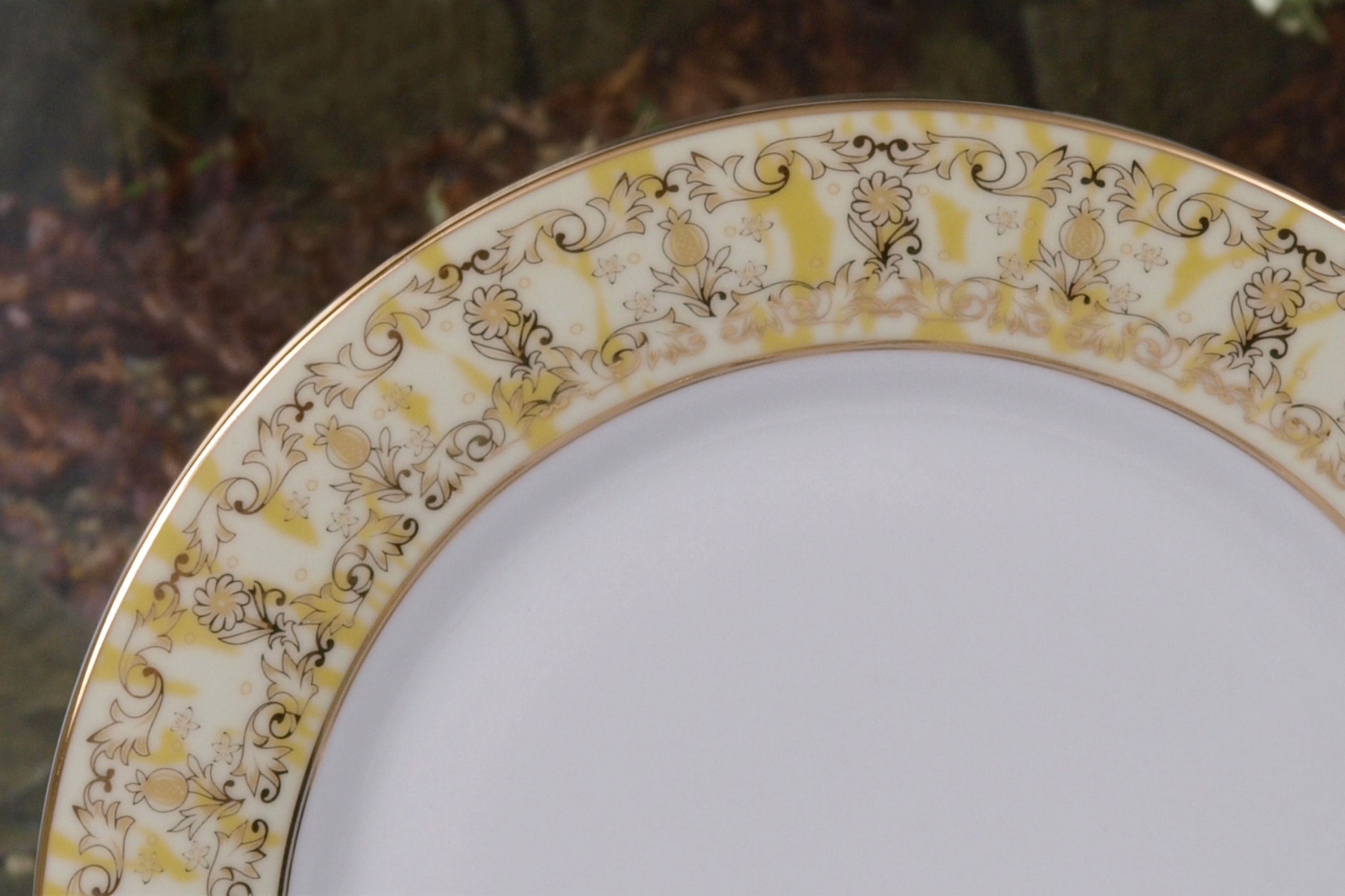 THE MARIGOLD 28 PIECE DINNER SERVICE