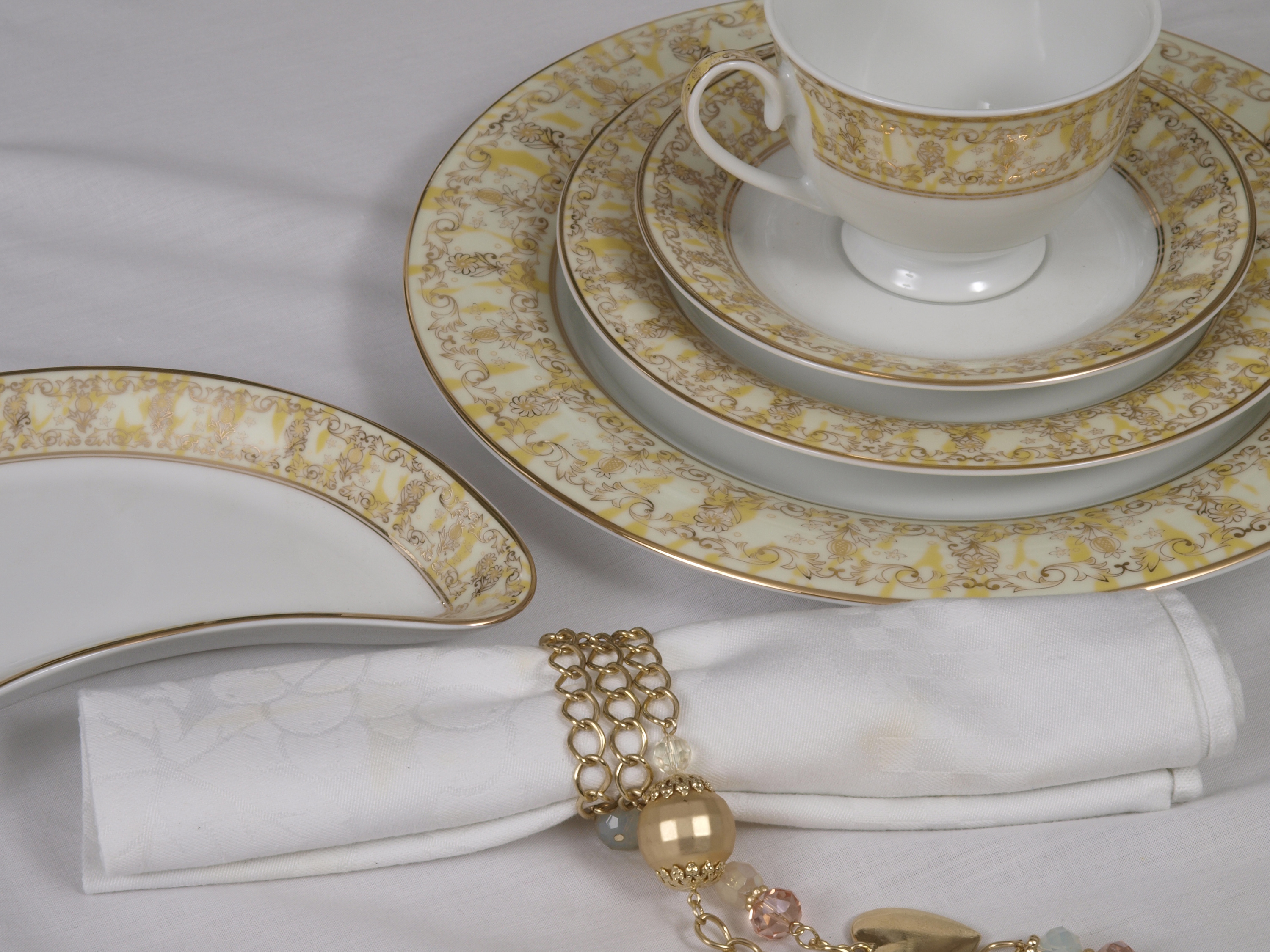 THE MARIGOLD 56 PIECE DINNER SERVICE