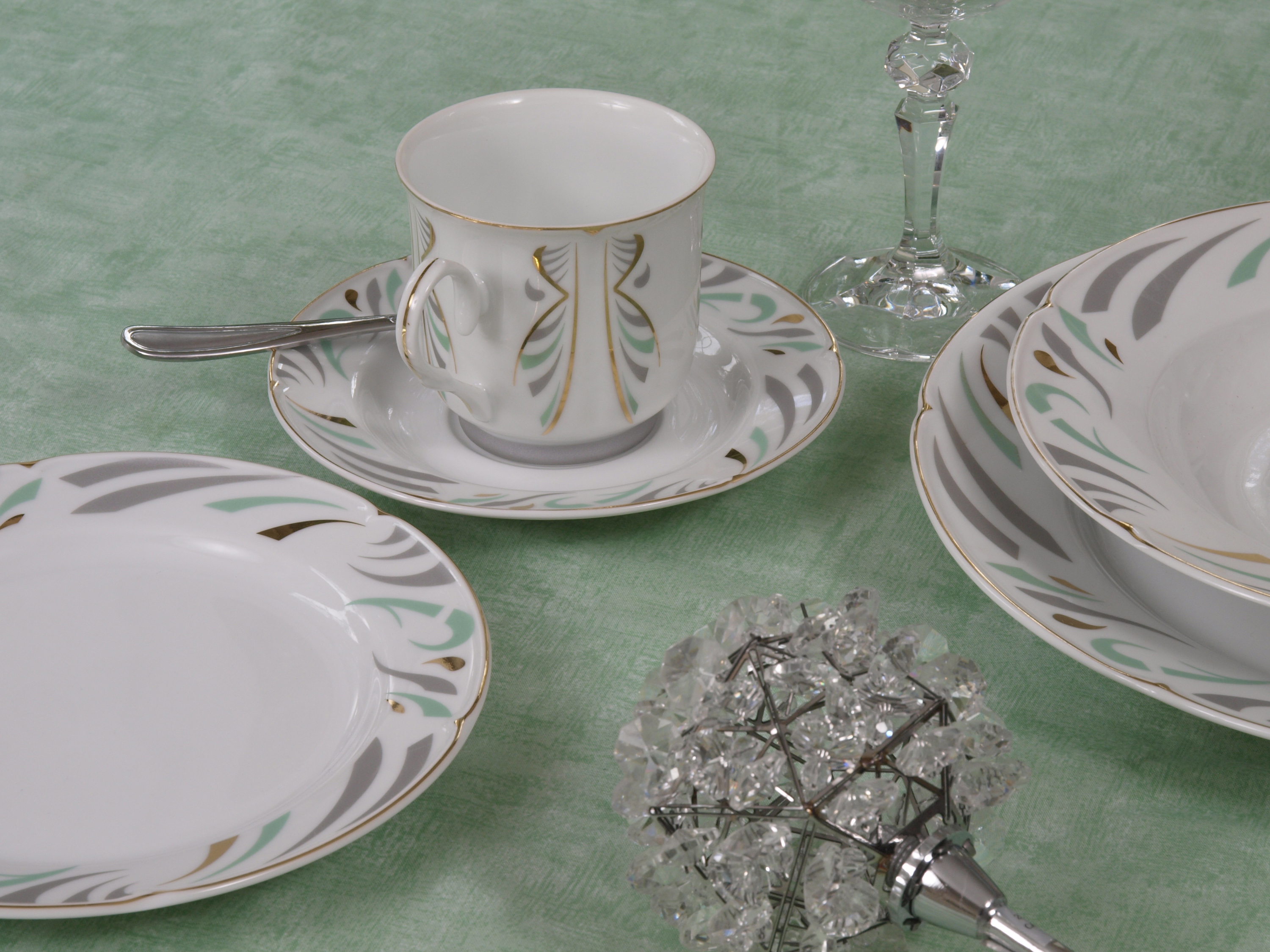 THE OPULENCE 56 PIECE DINNER SERVICE