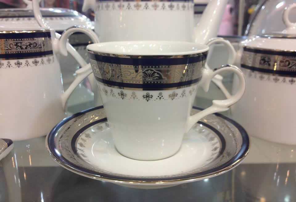 PLATINUM ROYALE 28 PIECE DINNER SERVICE